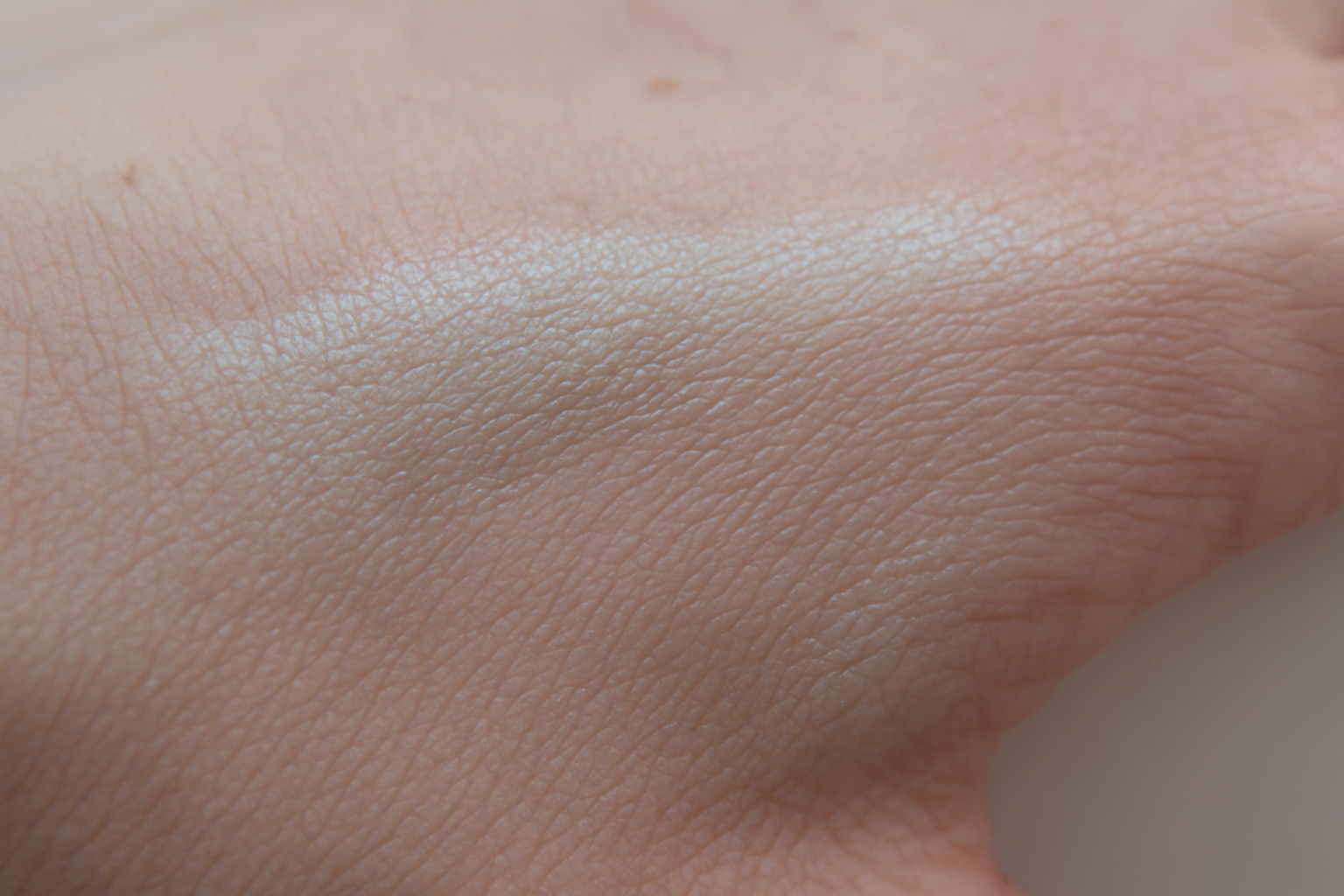 Estée Lauder Pure Color Love lūpu krāsa – 601 Beam Me
