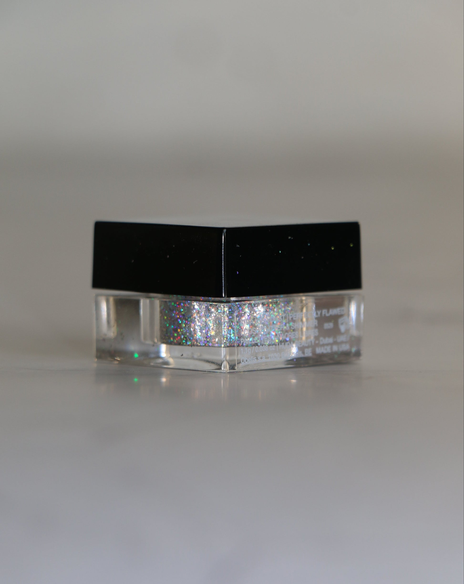 HUDA BEAUTY Kira Kira Dust birstošie mirdzumi - Perfectly Flawed