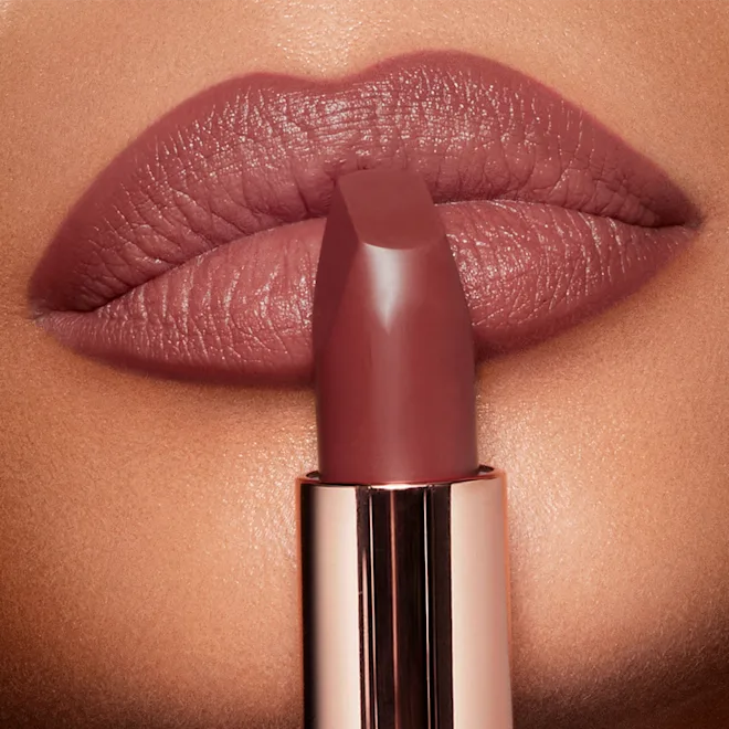 Помада Charlotte Tilbury Matte Revolution – оттенок Pillow Talk Medium